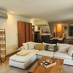 Lovely Villa With Swimming Pool For 6 People