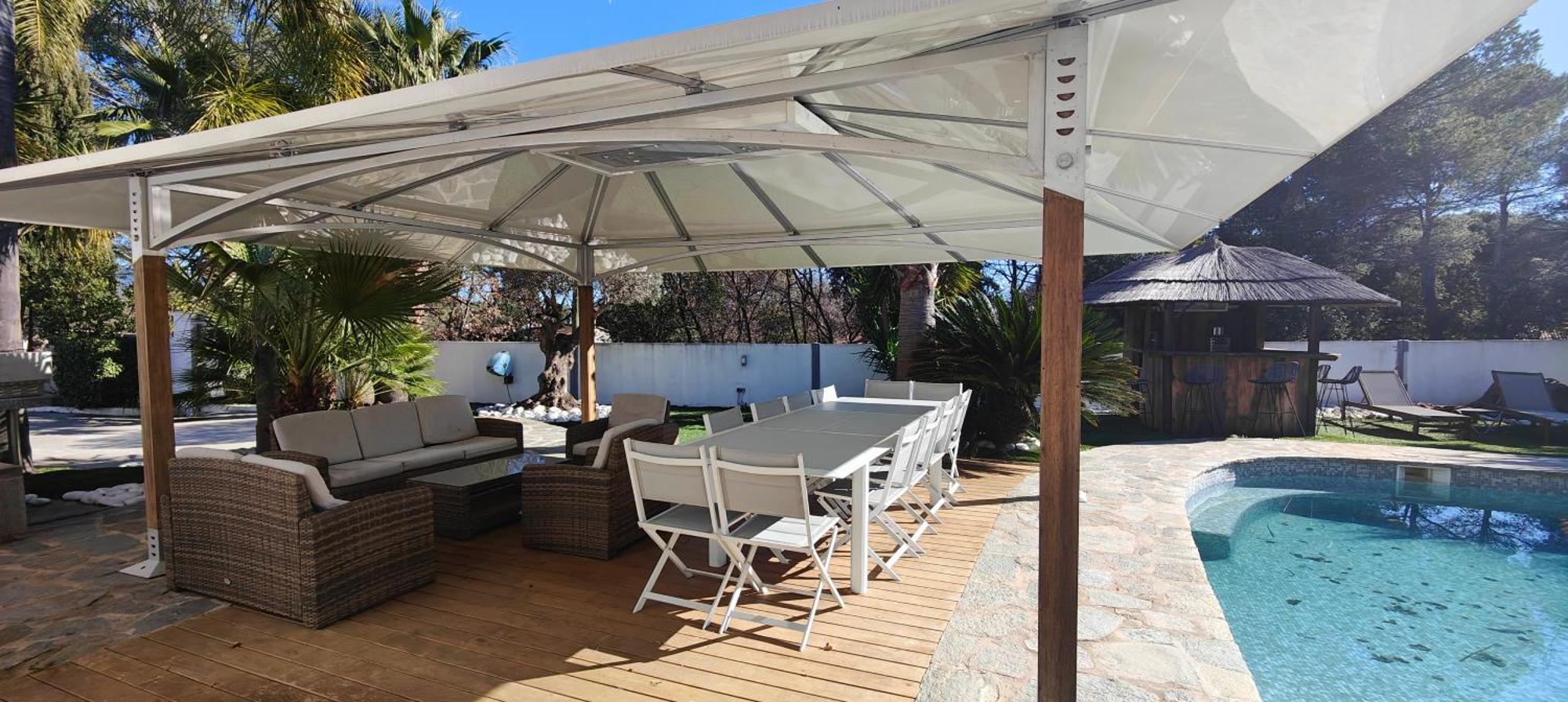 Lovely With Swimming Pool For 6 People *