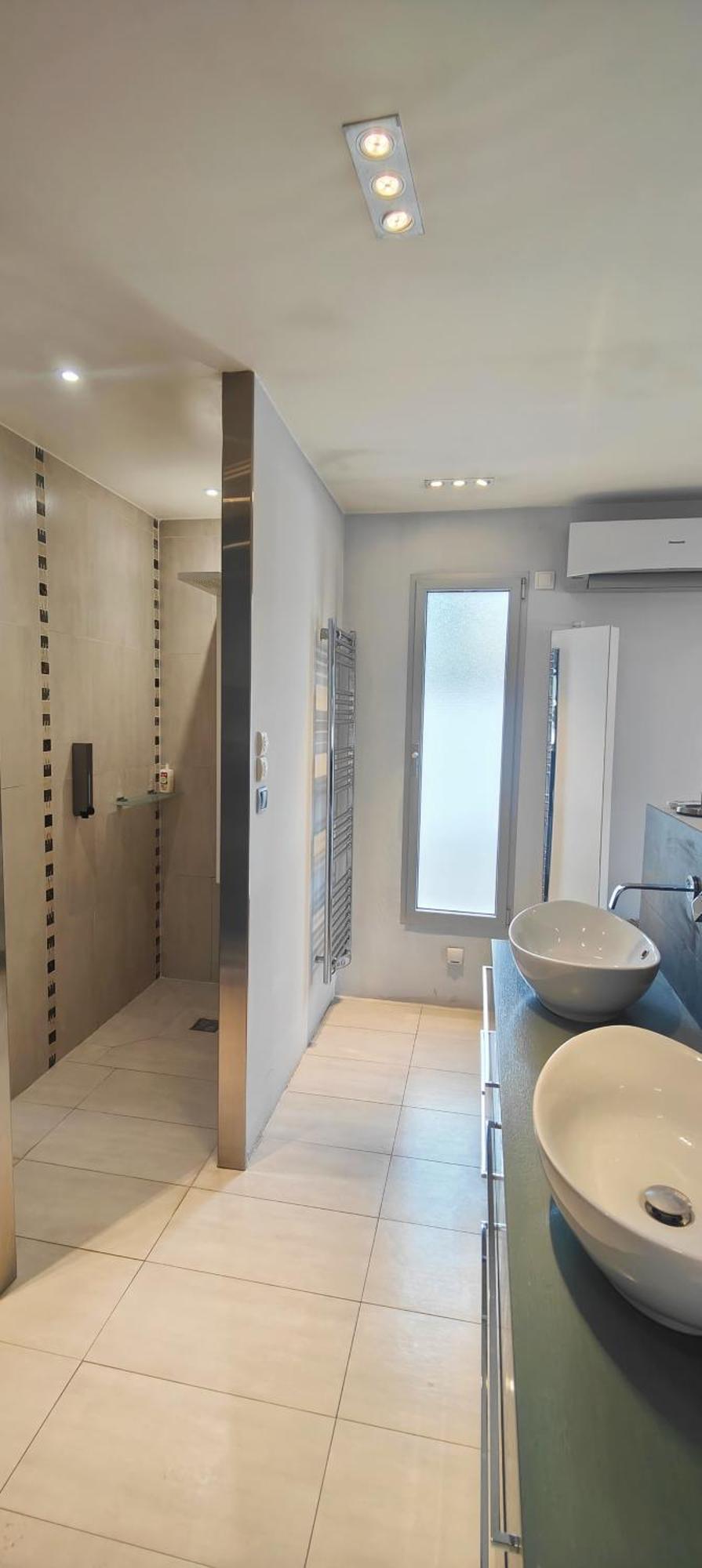 Lovely With Swimming Pool For 6 People *