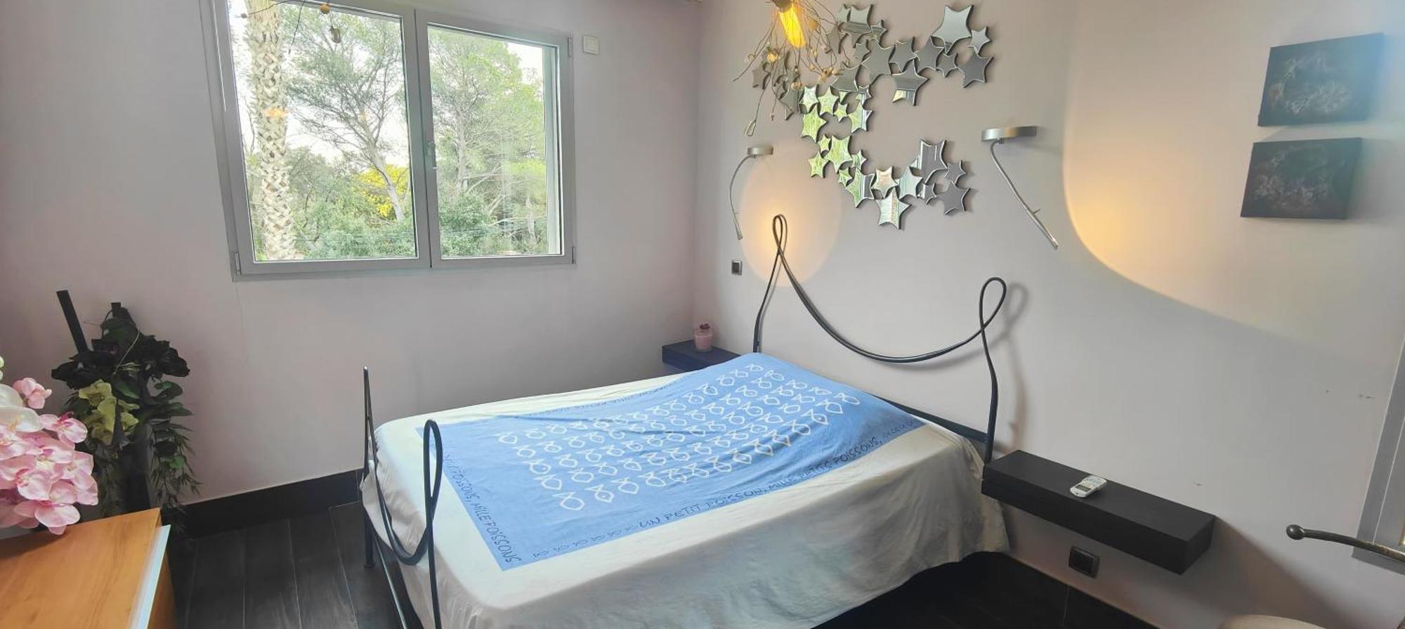Lovely With Swimming Pool For 6 People Fréjus