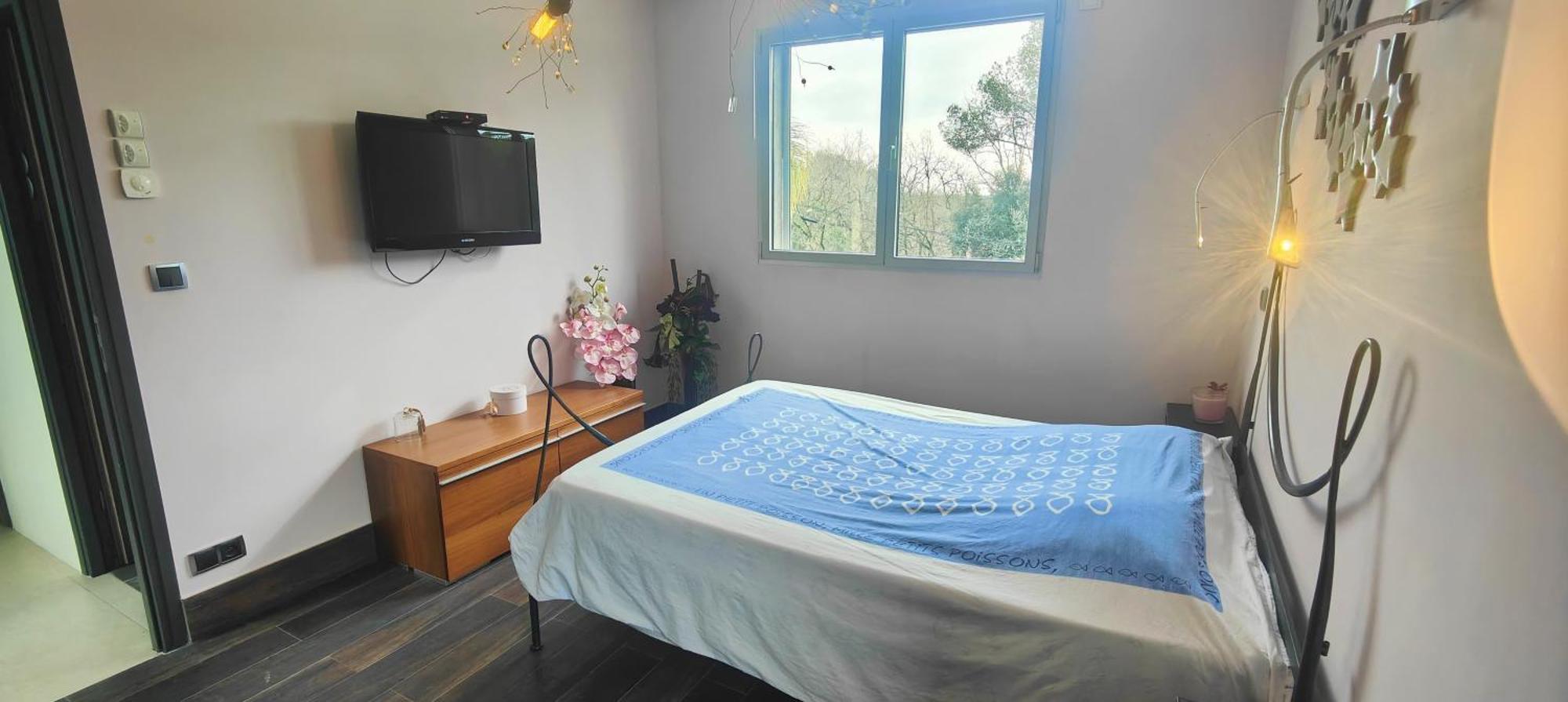 Lovely With Swimming Pool For 6 People