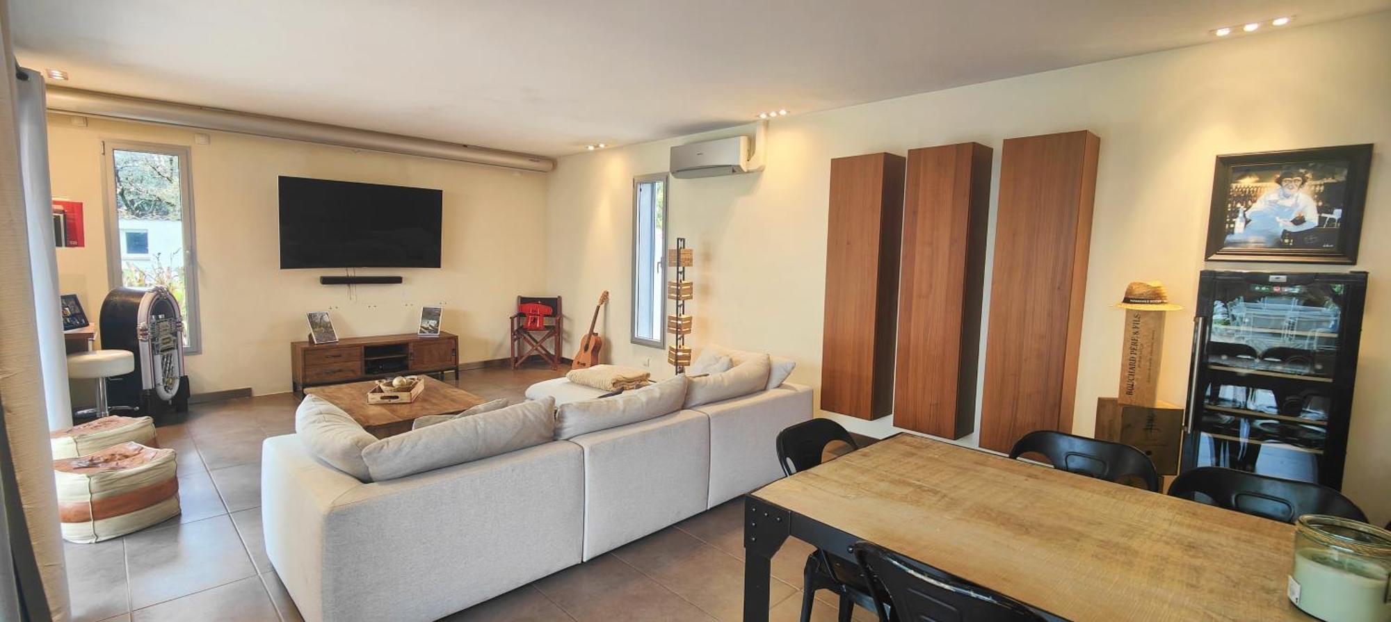 Villa Lovely With Swimming Pool For 6 People *