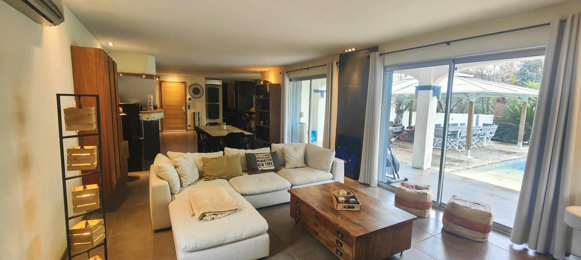 Villa Lovely With Swimming Pool For 6 People