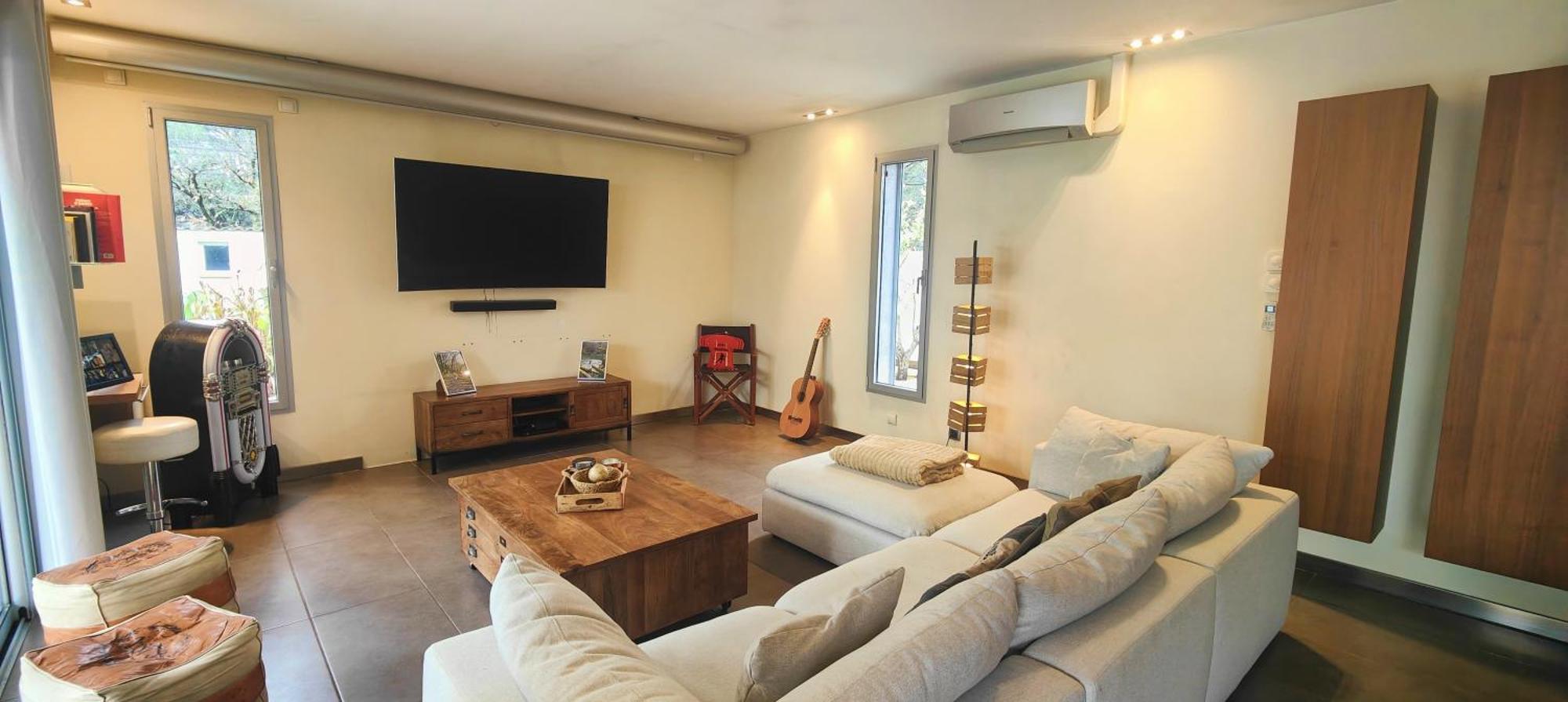 Lovely With Swimming Pool For 6 People